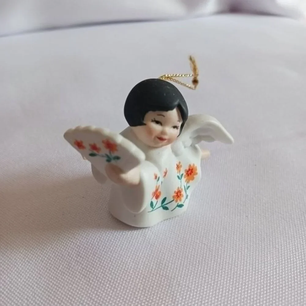 Vtg Avon peace on earth porcelain angel ornaments set of 4